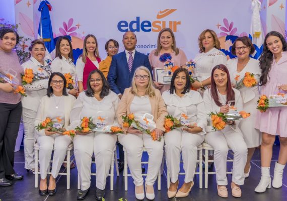 Edesur reconoce colaboradoras destacadas de la empresa con el Premio Mujer de Luz