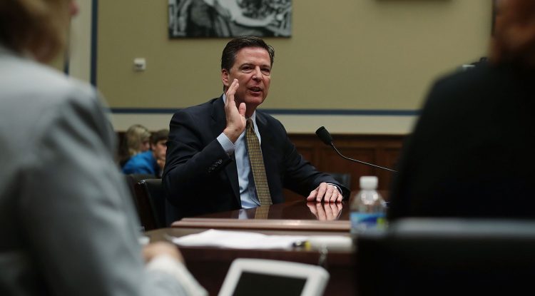 Ex director del FBI Comey