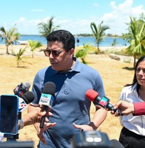 Ministro David Collado supervisa intervención en playa El Faro de San Pedro de Macorís