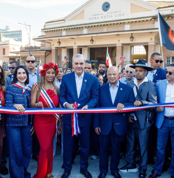 Presidente Luis Abinader inaugura la Parada Dominicana en Roma y resalta el orgullo patrio y los aportes de la diáspora en Italia