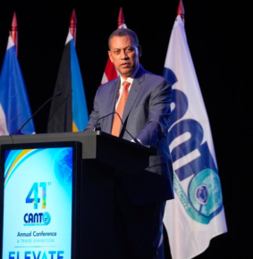 Presidente del Indotel destaca la conectividad digital como clave para la competitividad del Caribe en Canto 2026