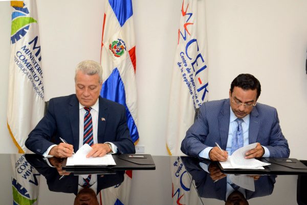 MICM y CEI-RD firman acuerdo para crear Centro Mipymes de Exportación ...