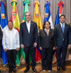 Presidente Abinader asiste a apertura de clase magistral que busca fortalecer la transparencia y rendición de cuentas a nivel internacional