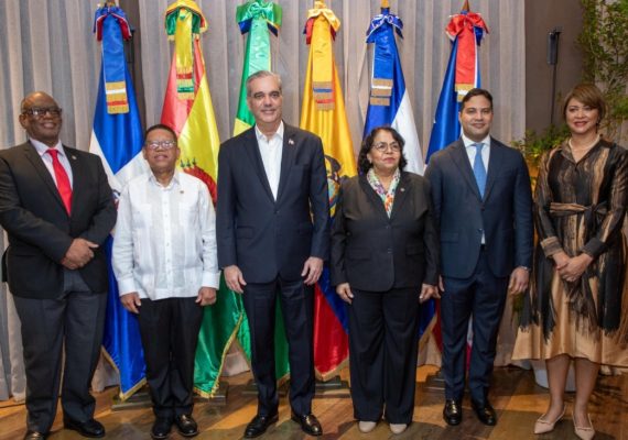 Presidente Abinader asiste a apertura de clase magistral que busca fortalecer la transparencia y rendición de cuentas a nivel internacional