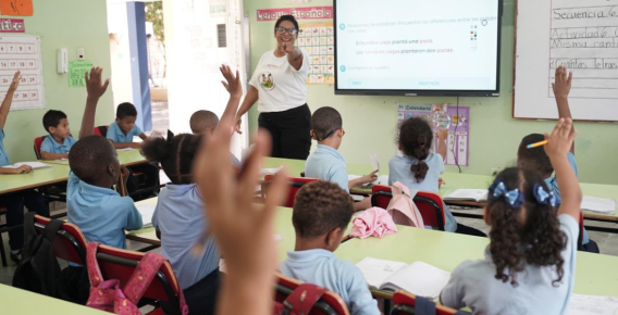 Ministerio de Educación asegura cobertura total de docentes para el año escolar 2026-2027