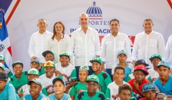 Presidente Abinader inaugura play en Samaná