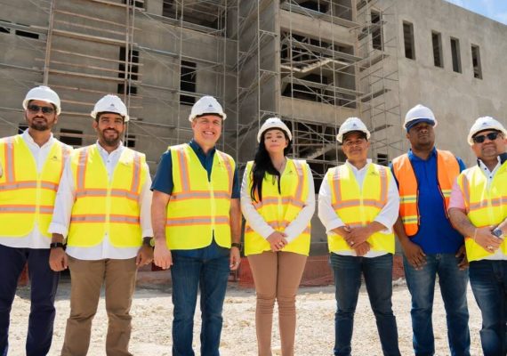Ministro Jean Luis Rodríguez y procuradora Yeni Berenice Reynoso supervisan construcción de la Ciudad Judicial de Santo Domingo Oeste