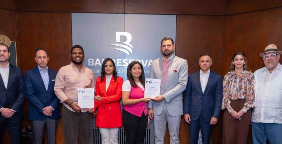 Banreservas entrega becas Creativos Globales para estudiar en Miami Ad School Punta Cana
